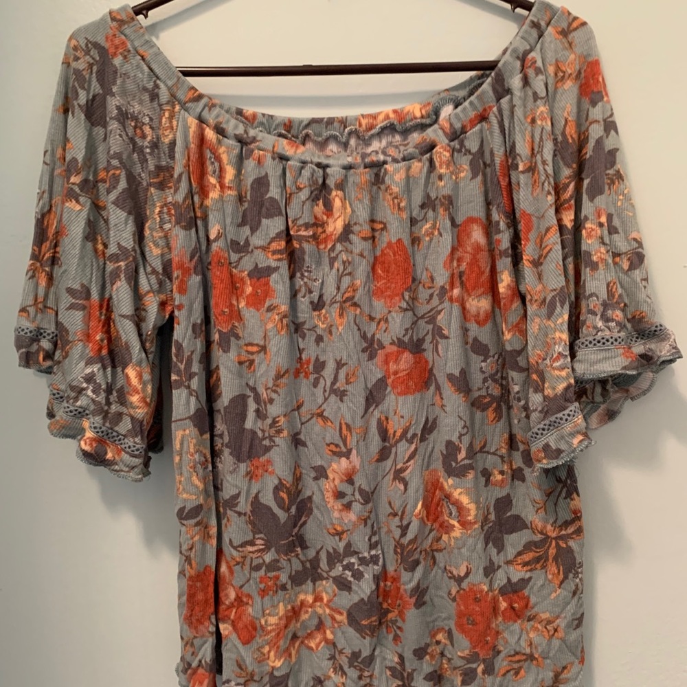 Off the Shoulder Flutter Sleeve Tee
